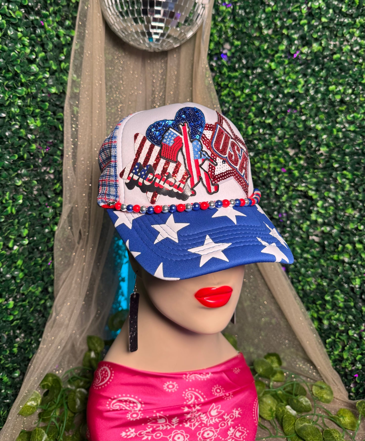 USA Bigfoot chain not included Trucker Hat